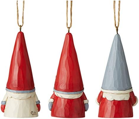 Enesco Jim Shore Heartwood Creek Nordic Noel Gnomes סט קישוטים תלויים מיניאטורי, 3 H, לבן מלוכלך, אדום, אפור