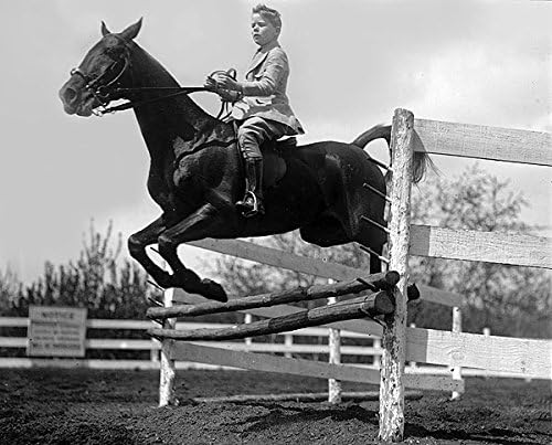 ילד סוס קופץ 1920 תמונה